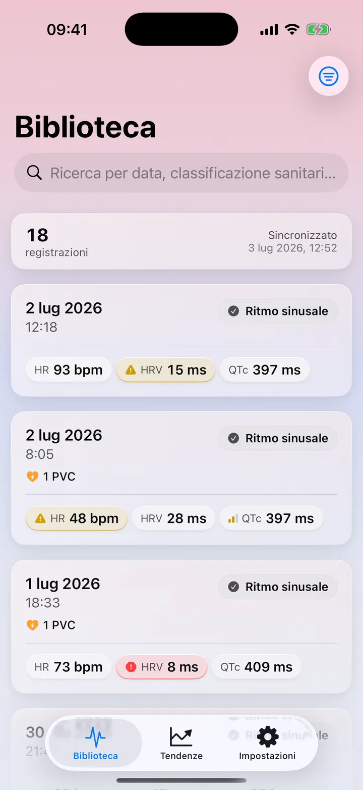 La libreria di ECG Tracker+ che elenca le registrazioni ECG di Apple Watch con classificazioni del ritmo e misurazioni principali
